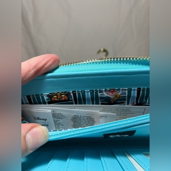 Disney The Lion King Pride Rock Zip Around Wallet Loungefly NWT - Picture 6 of 6